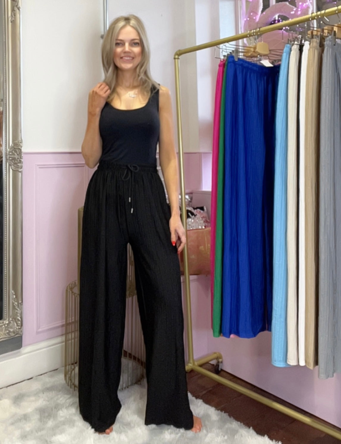 Carrie Lightweight Trousers > Black
