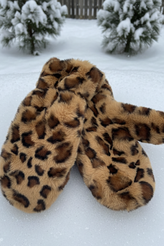 Faux Fur Mittens > Leopard Print