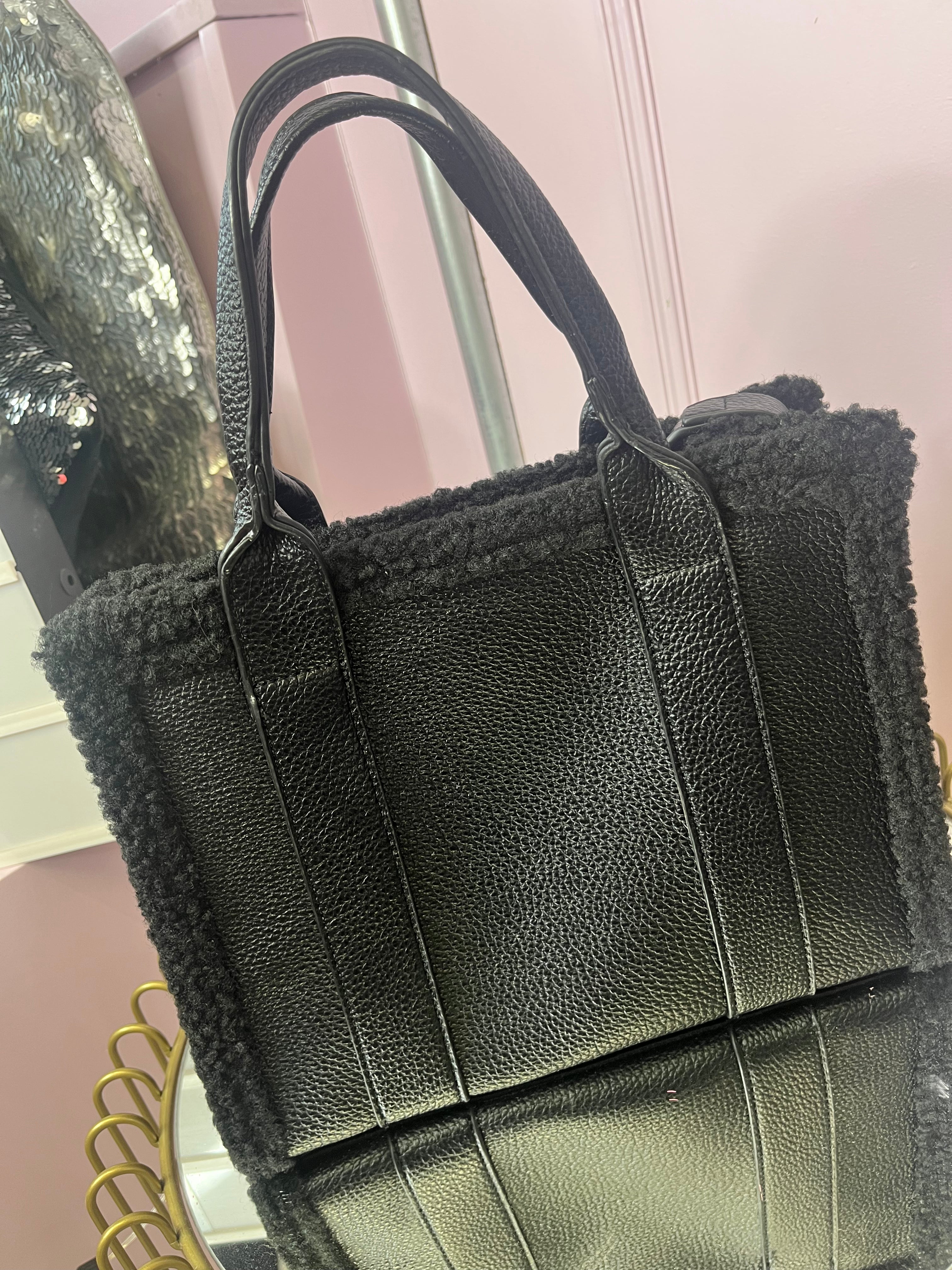 The Tote Bag > Medium