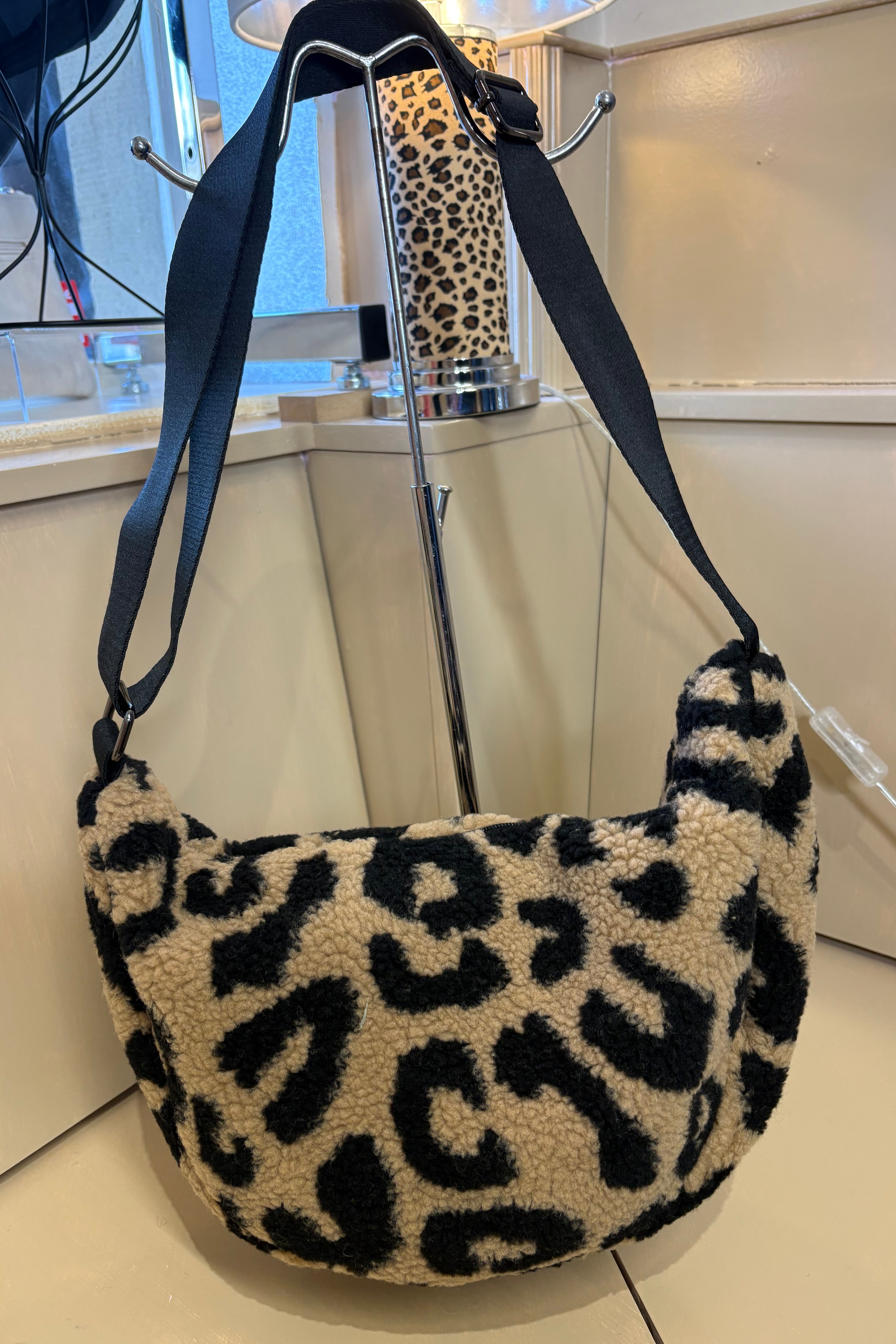 Fleece Leopard Print Sling Bag / Tan