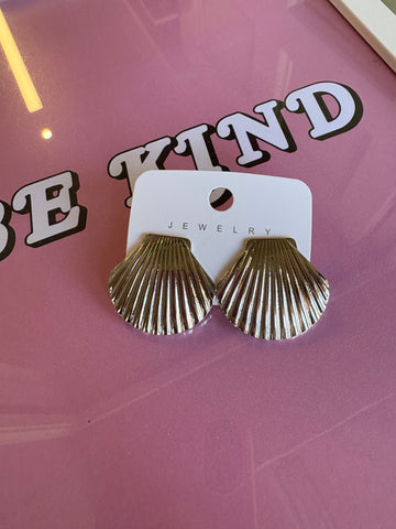 Simple Shell Earrings > Silver