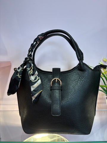 Classic Shoulder Bag > Black