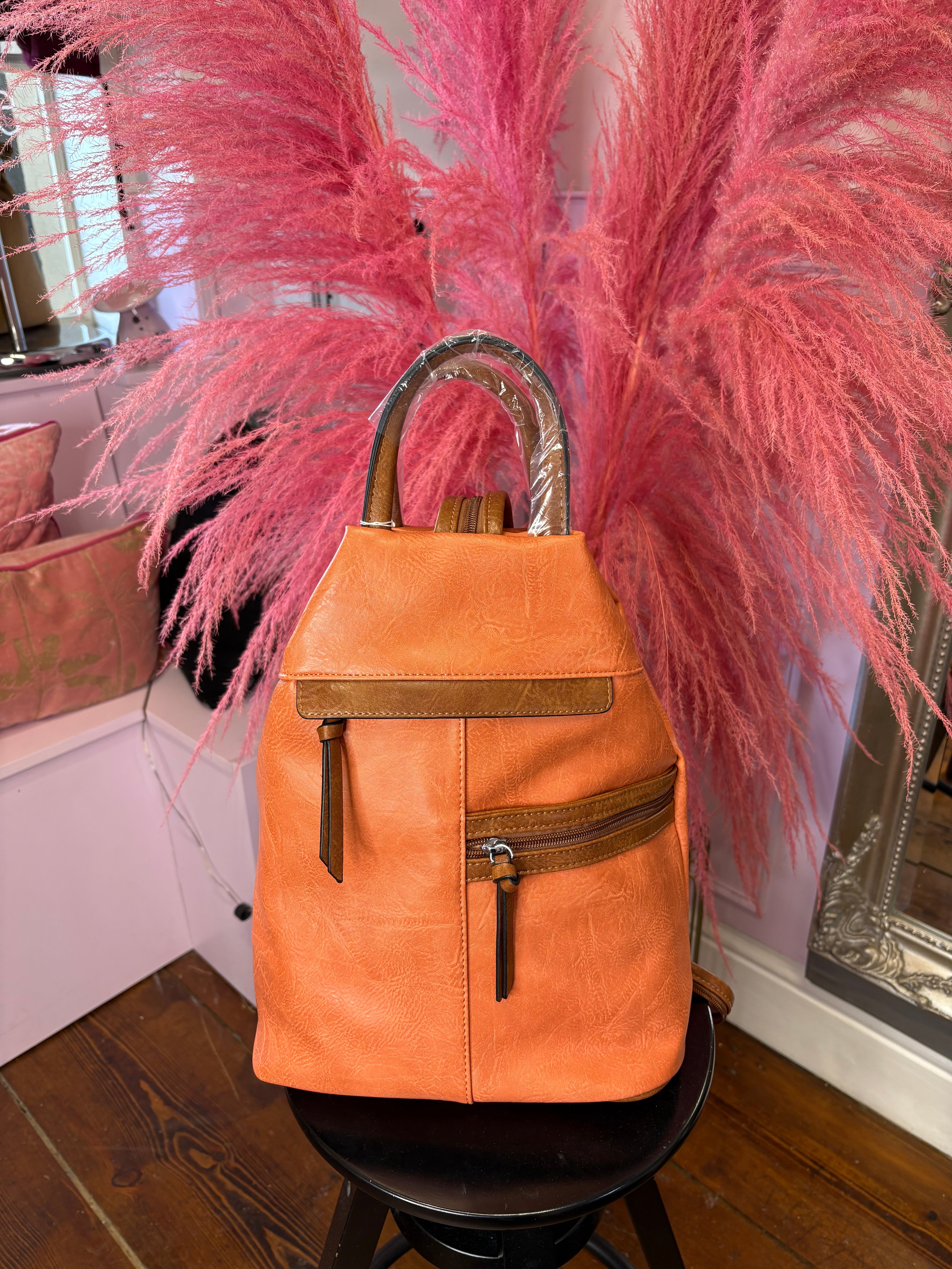 Triangular Backpack > Orange