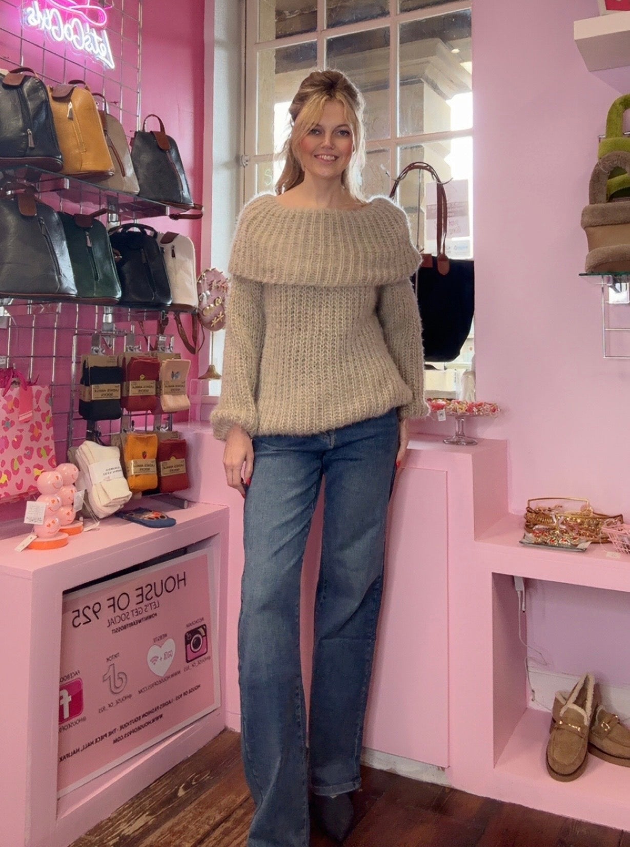 Chunky Knit Jumper > Beige