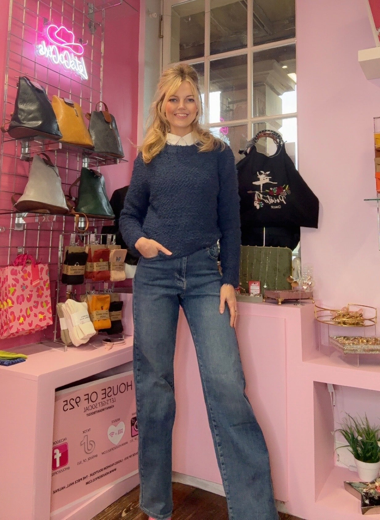 Fluffy Cloud Jumper > Navy