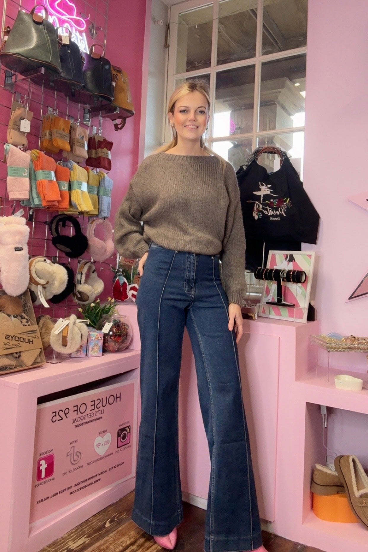 Basic Knit Jumper > Stone