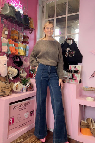 Basic Knit Jumper > Stone