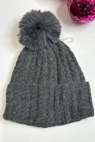Winter Warmer Pompom Hat > Grey