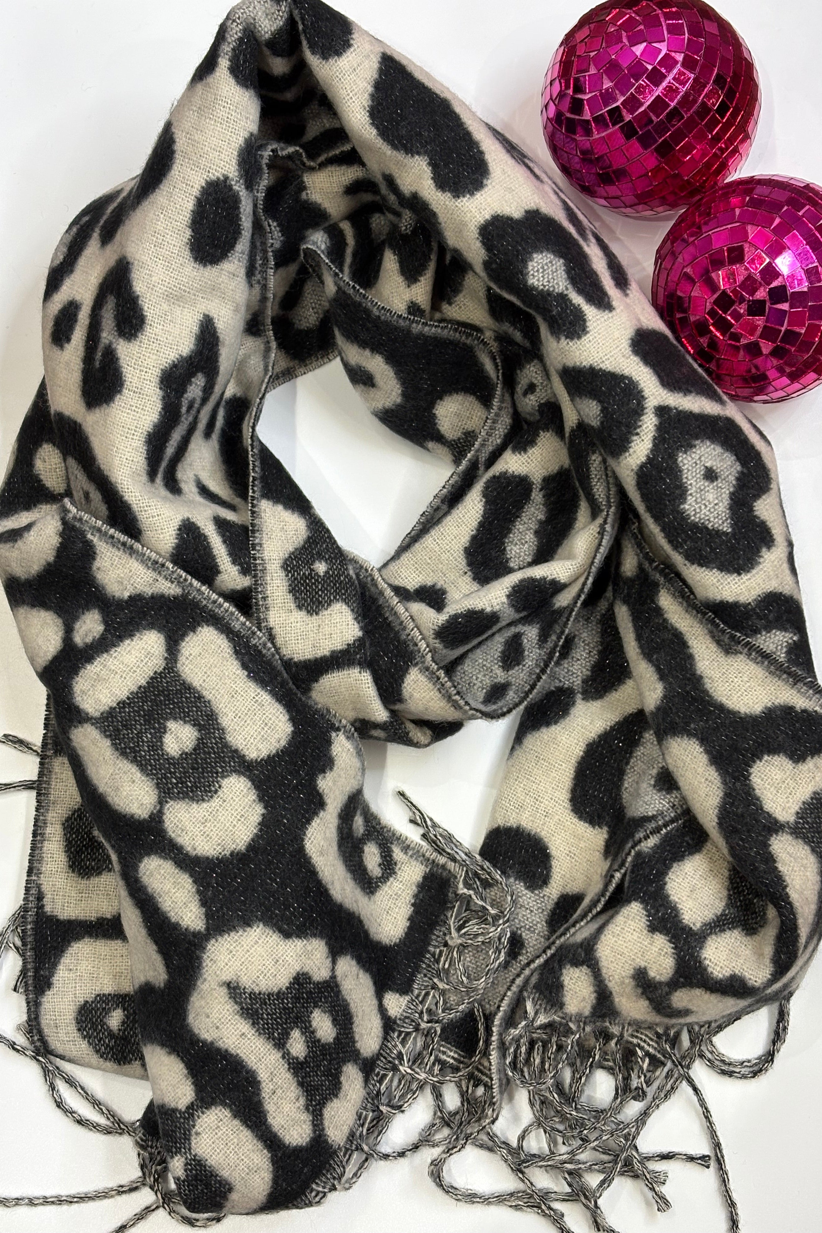 Leopard Print Scarf > Black and White