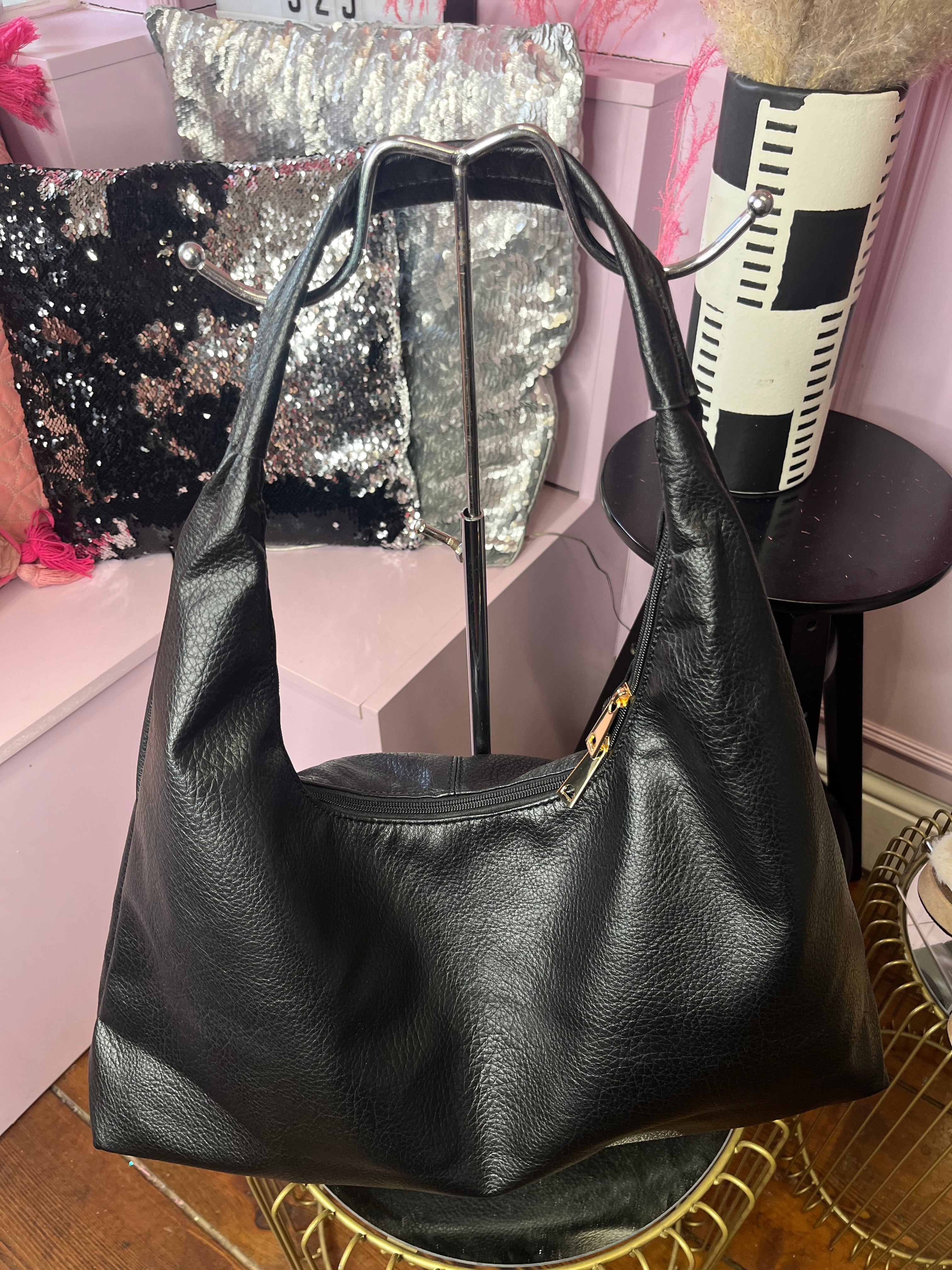 Boat Shoulder Bag > Black