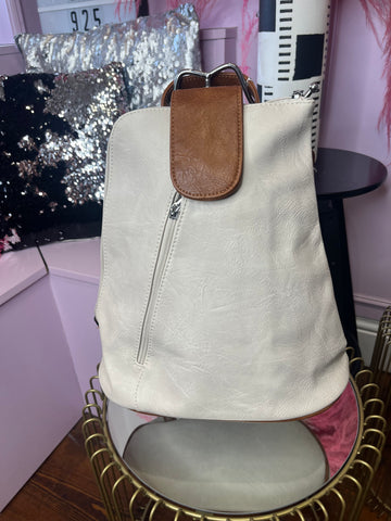 Triangular Backpack > Beige