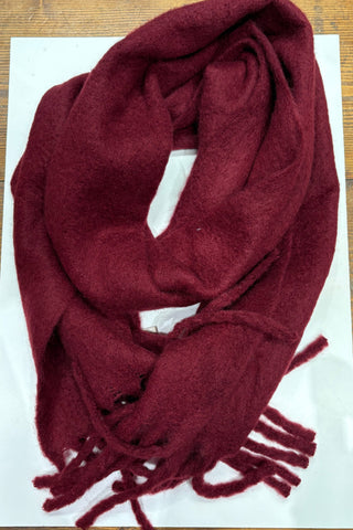 Winter Warmer Fluffy Scarf > Burgundy