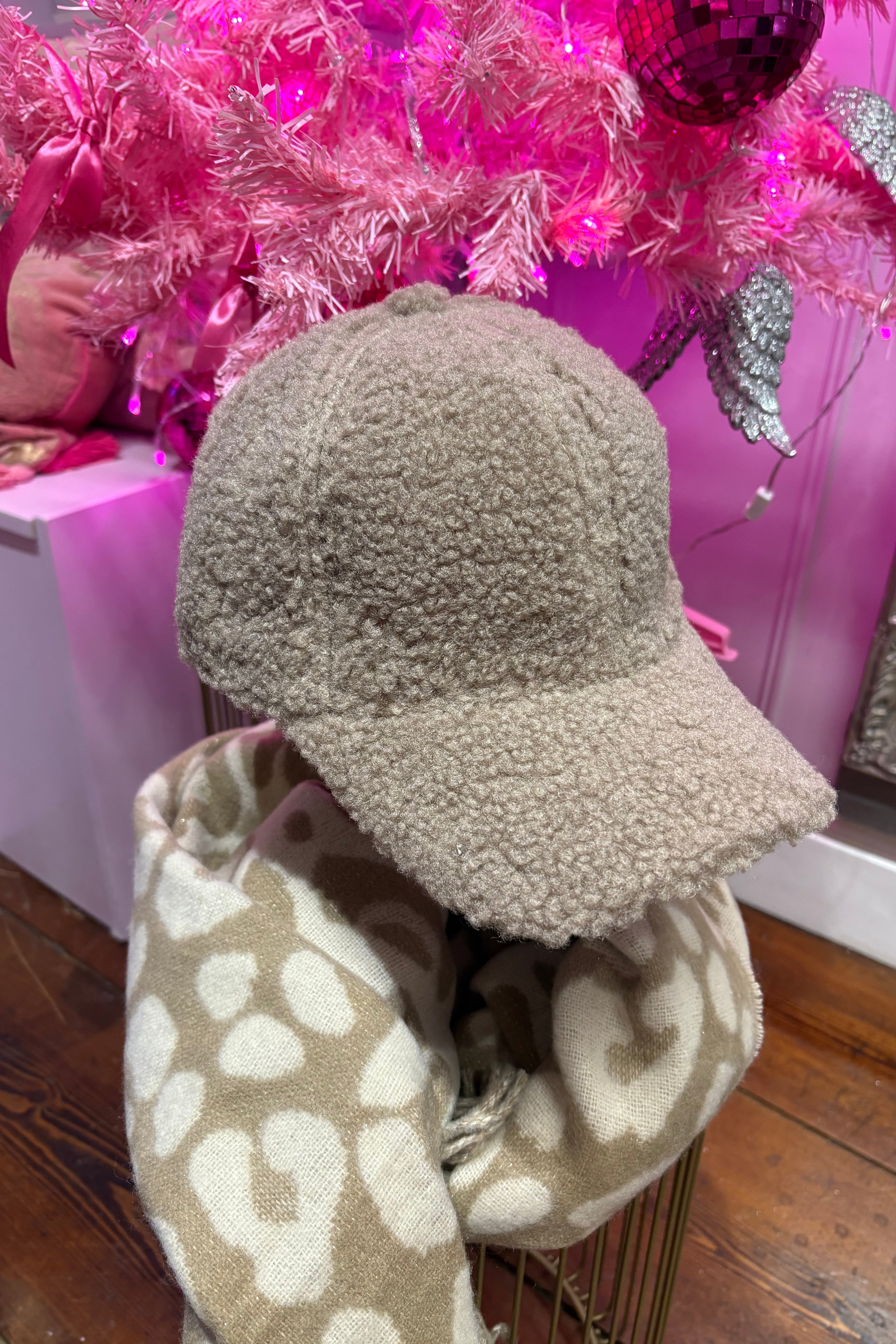 Teddy Style Baseball Cap > Beige