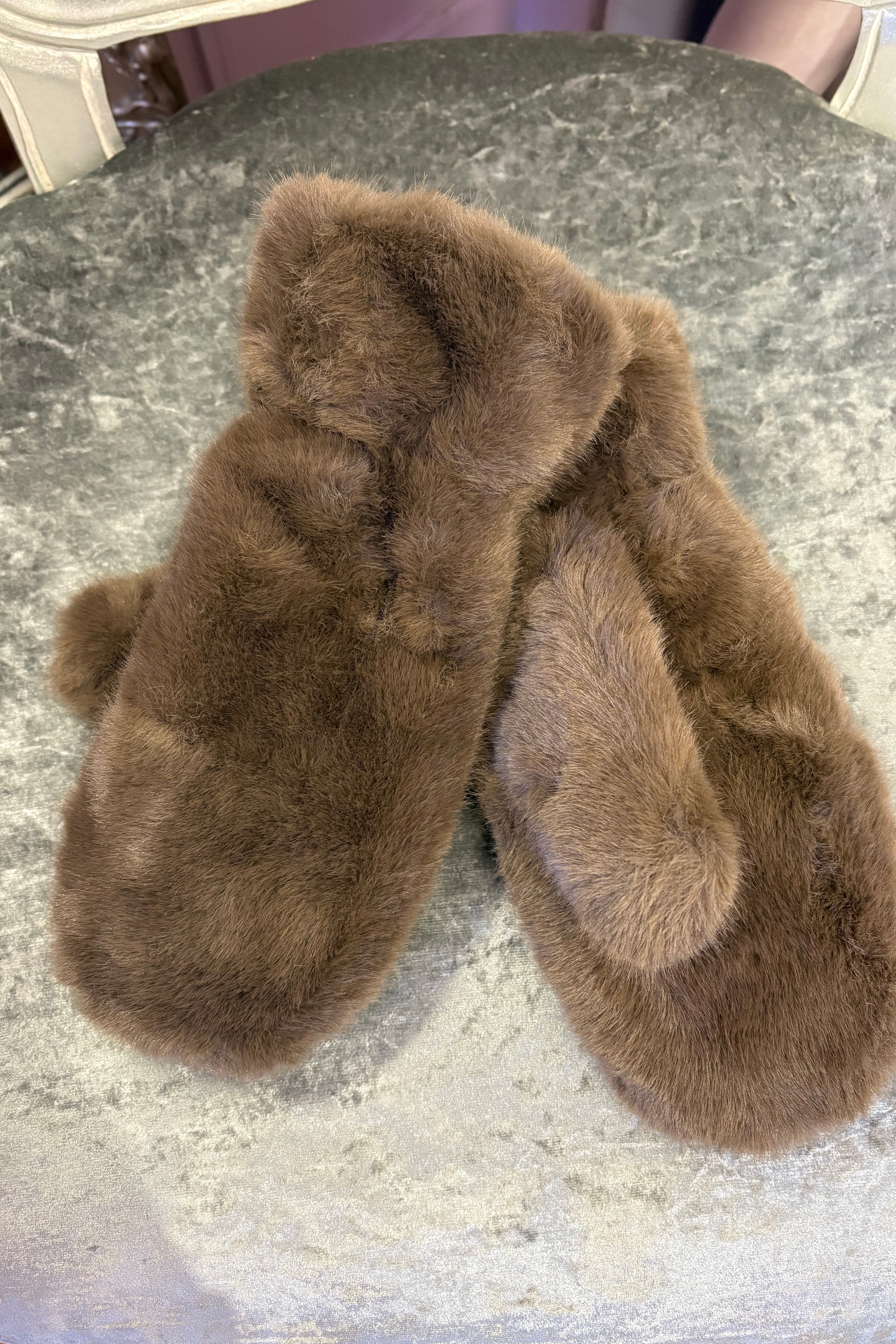 Faux Fur Mittens > Chocolate Brown