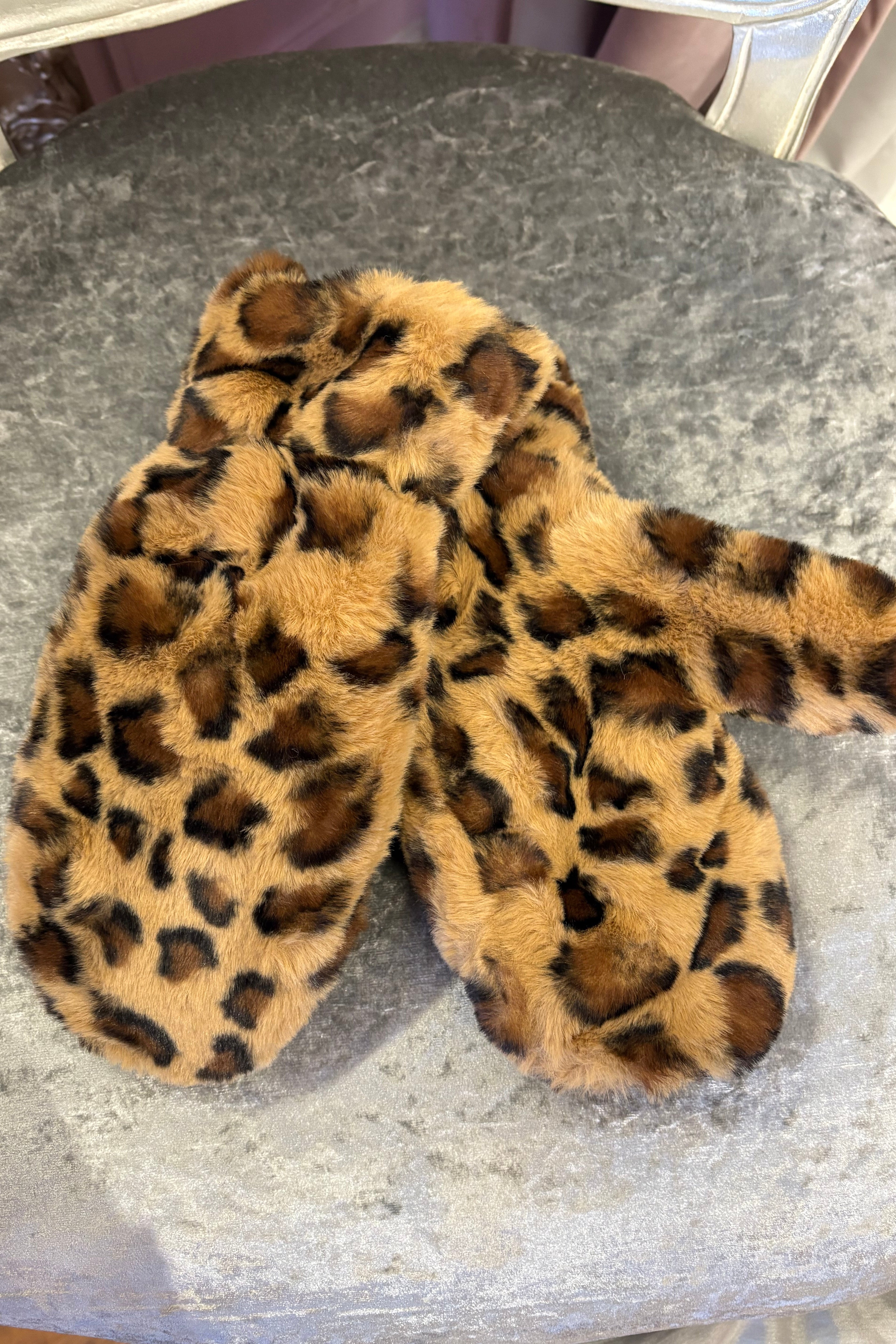 Faux Fur Mittens > Leopard Print