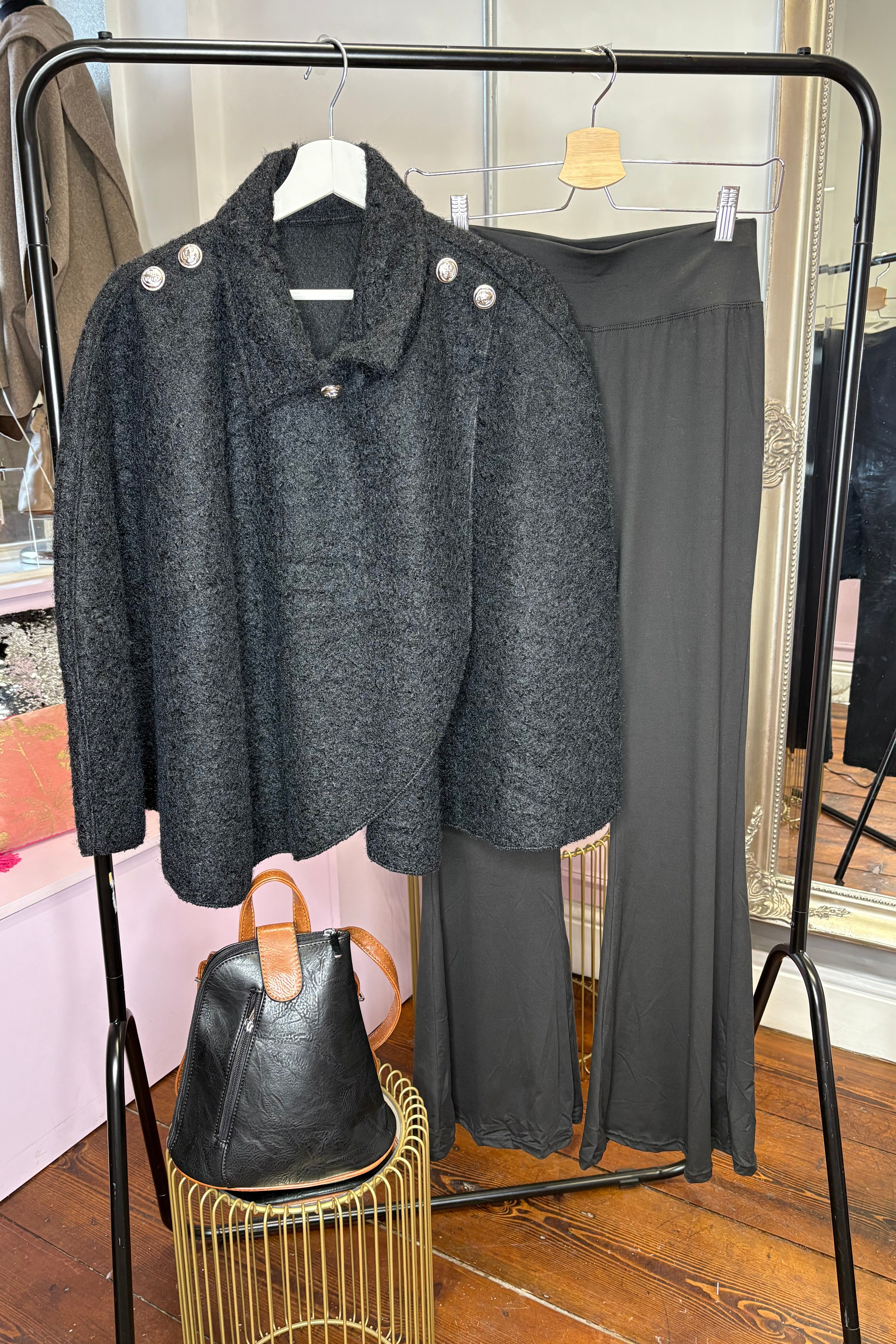 The Classic Cape/Poncho > Black