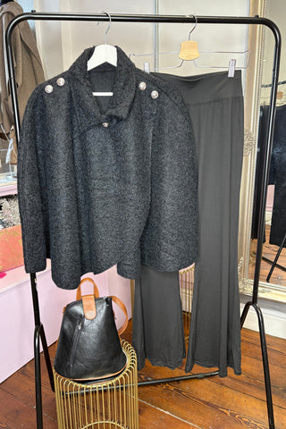 The Classic Cape/Poncho > Black