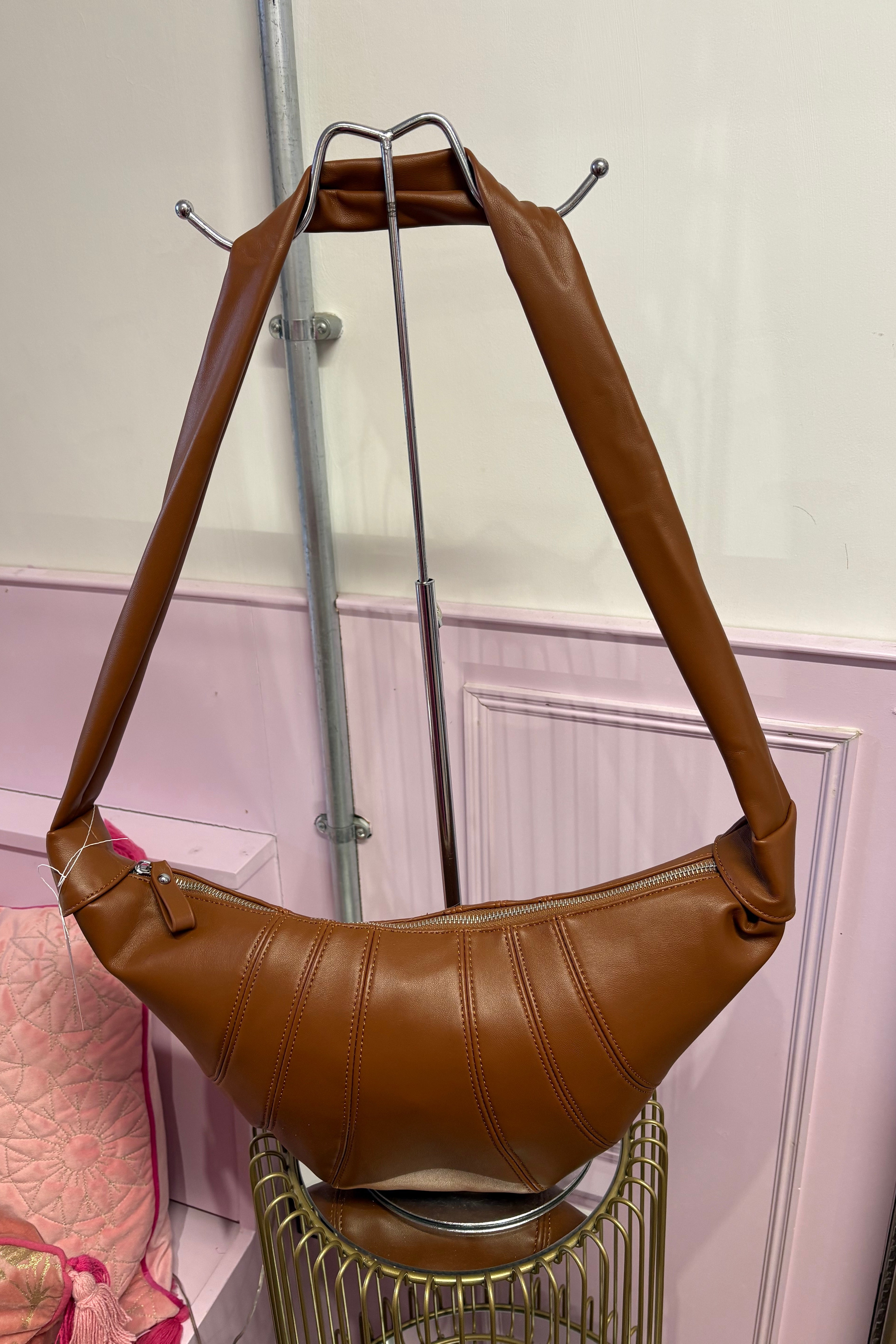The Croissant Sling Bag / Tan