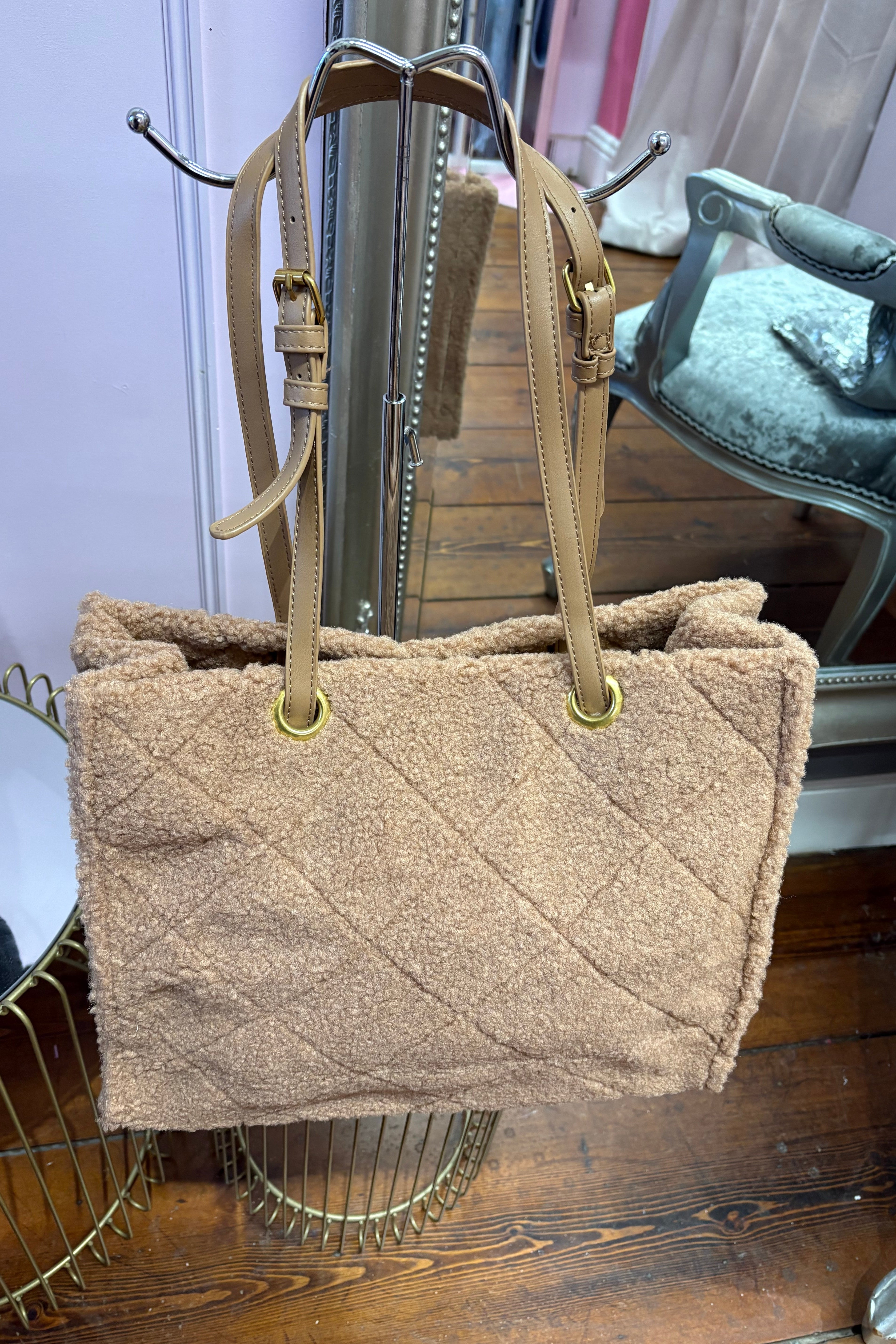 Fleece Like Shoulder Bag > Beige