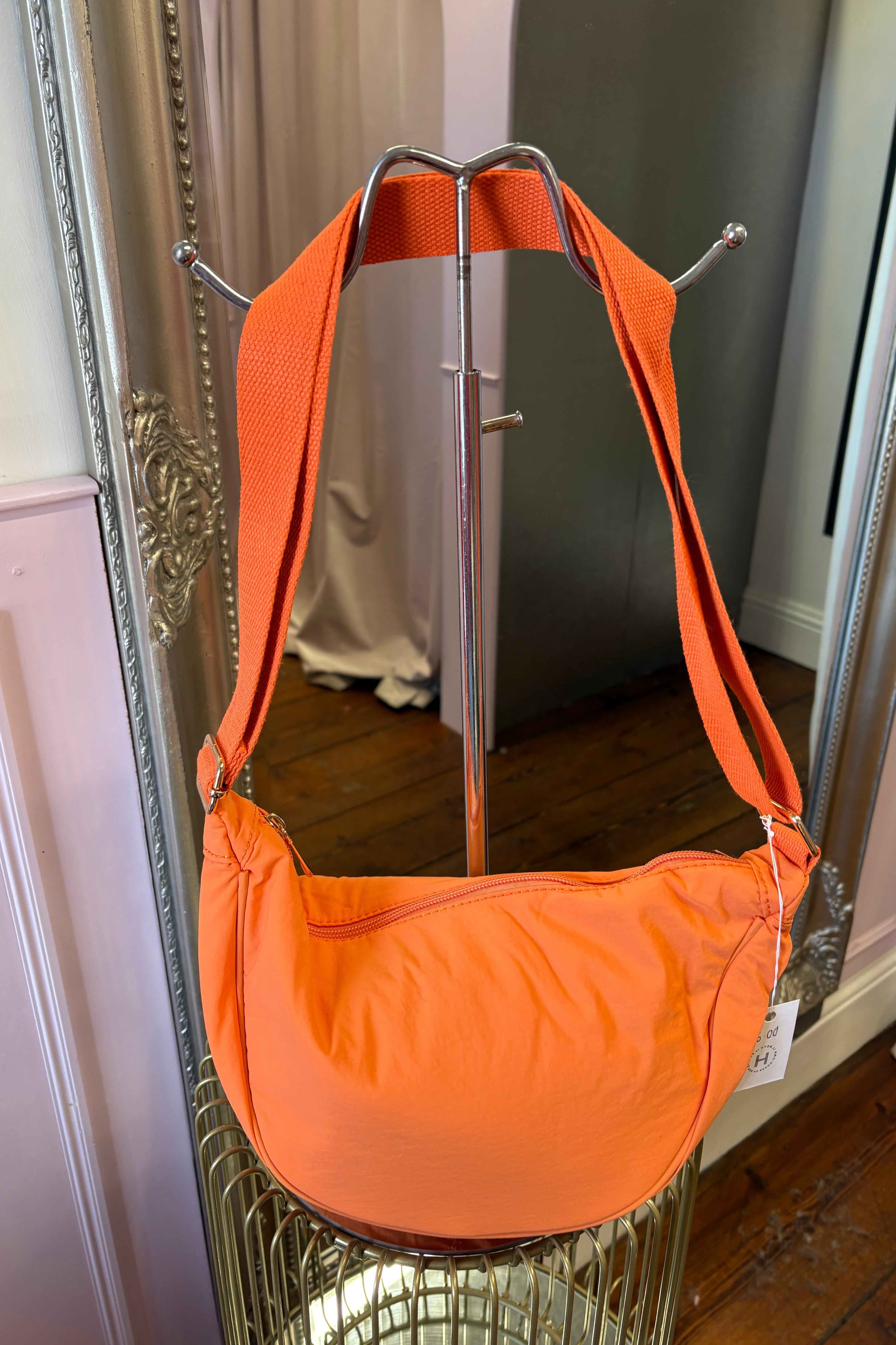 Sling Bag > Orange