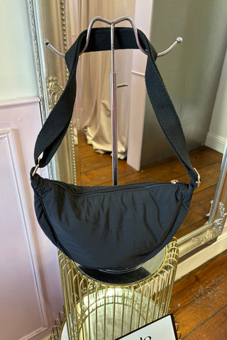 Sling Bag > Black