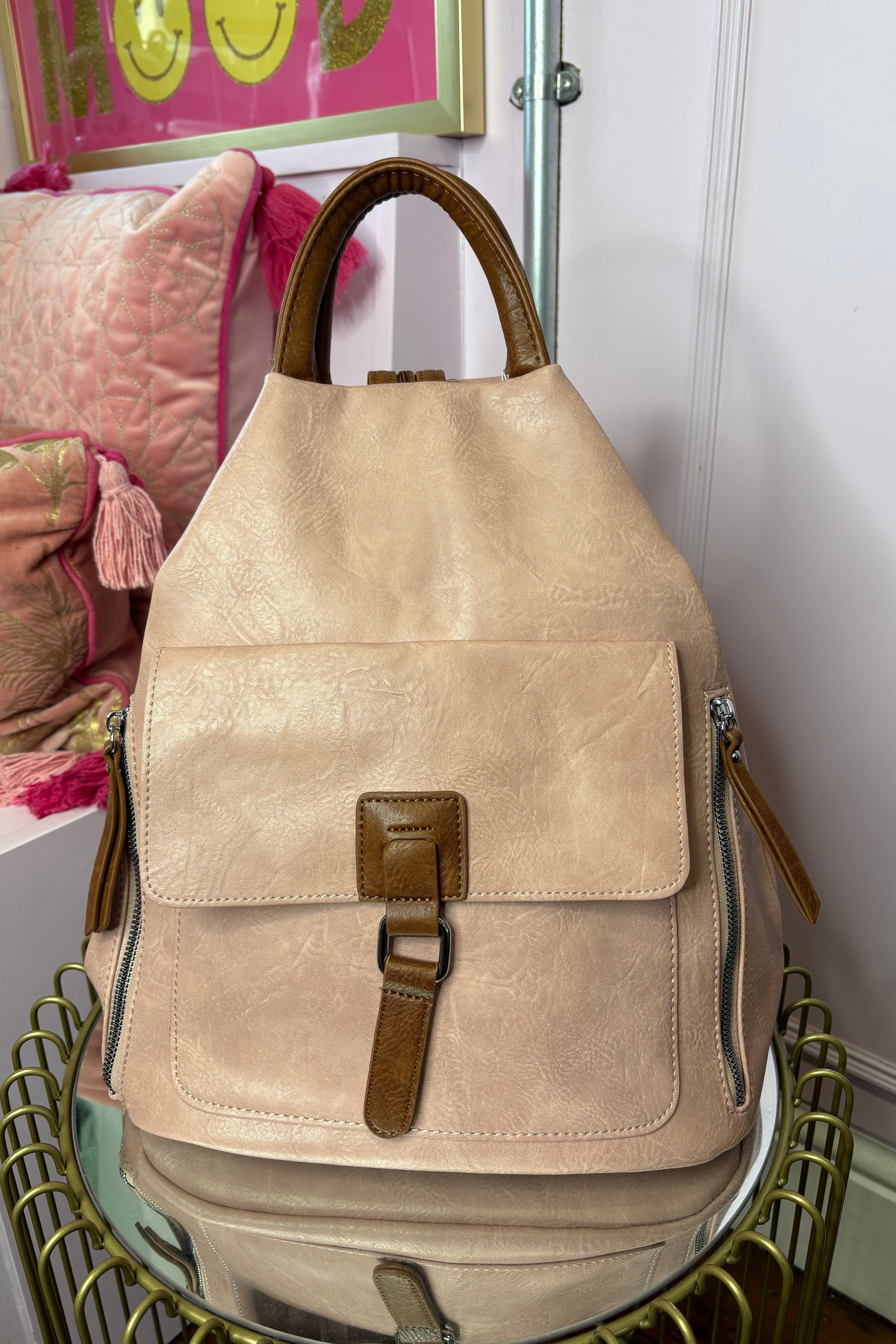 Triangular Backpack > Pink