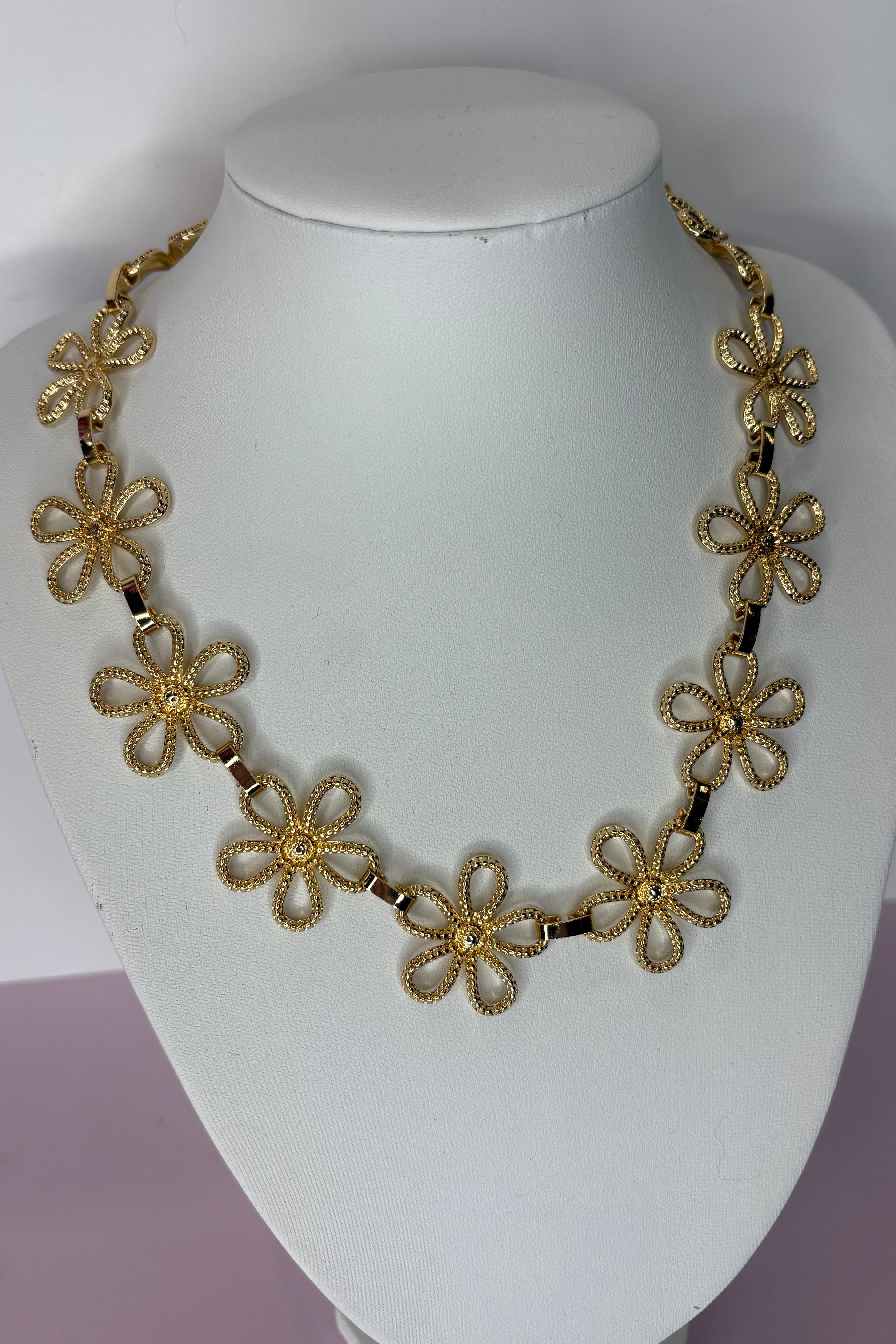 Flower Necklace / Gold